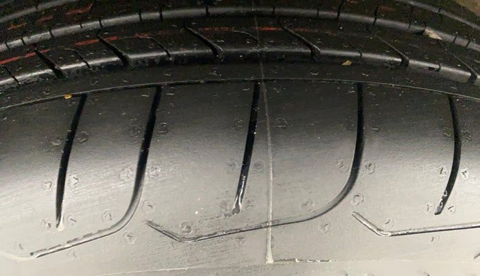 2016 Hyundai Creta SX PLUS 1.6 PETROL, Petrol, Manual, 1,05,128 km, Right Rear Tyre Tread