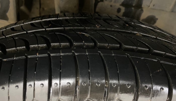 2019 Maruti Dzire VXI, Petrol, Manual, 63,365 km, Right Rear Tyre Tread
