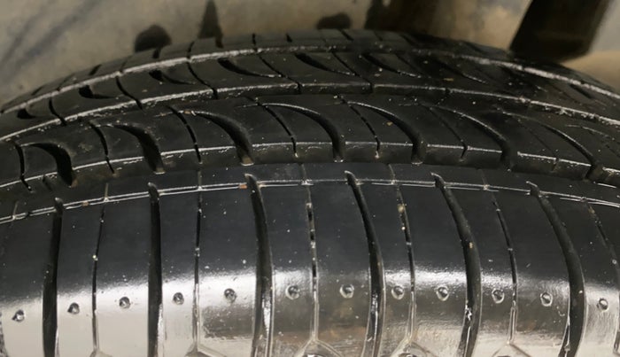2019 Maruti Dzire VXI, Petrol, Manual, 63,365 km, Left Rear Tyre Tread