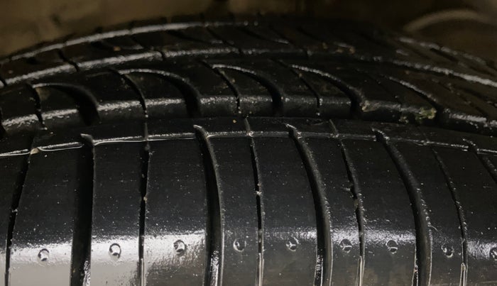 2019 Maruti Dzire VXI, Petrol, Manual, 63,365 km, Right Front Tyre Tread