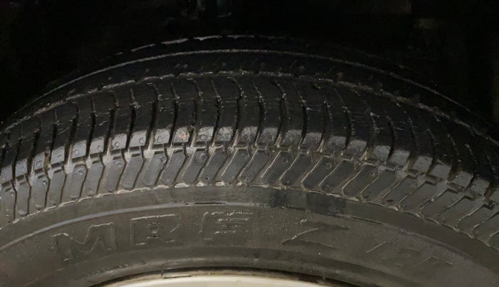 2017 Maruti Swift LXI (O), Petrol, Manual, 52,102 km, Right Front Tyre Tread