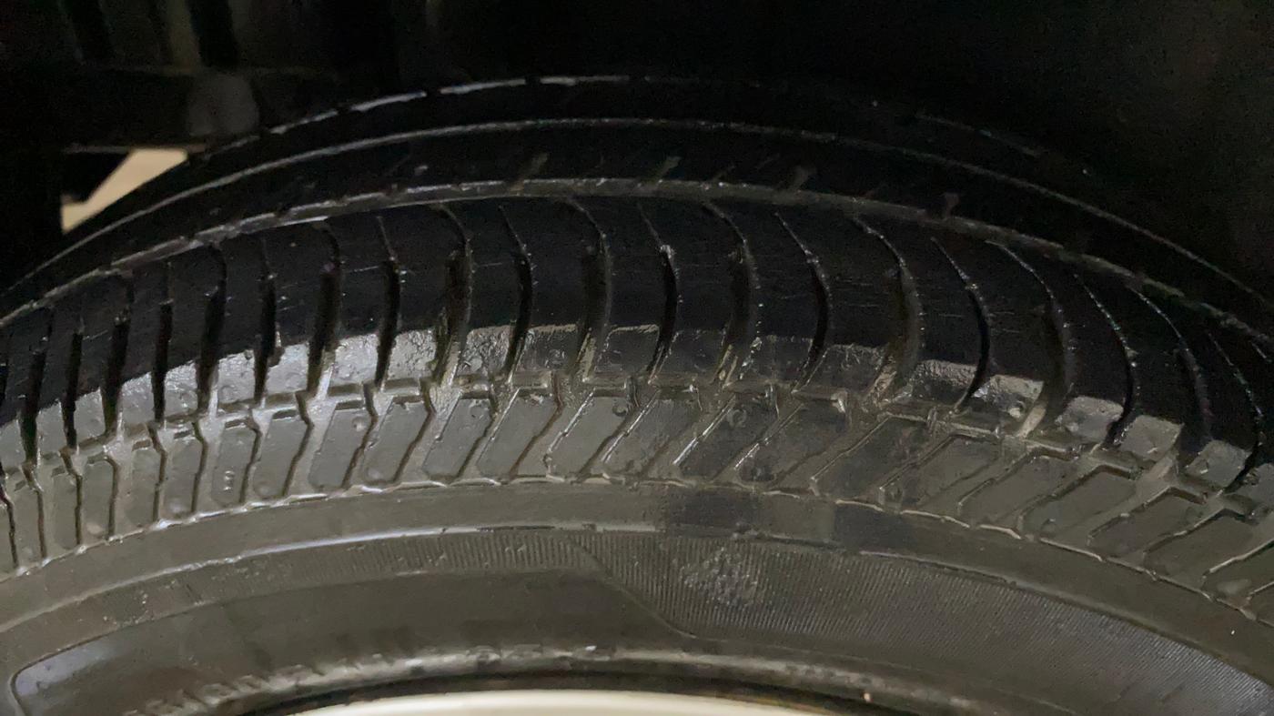 2017 Maruti Swift LXI (O), Petrol, Manual, 52,102 km, Right Rear Tyre Tread
