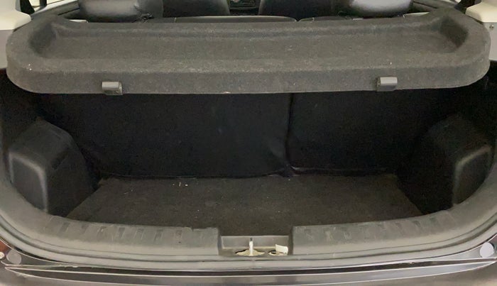 2017 Maruti Swift LXI (O), Petrol, Manual, 52,102 km, Boot Inside