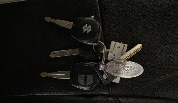 2017 Maruti Swift LXI (O), Petrol, Manual, 52,102 km, Key Close Up