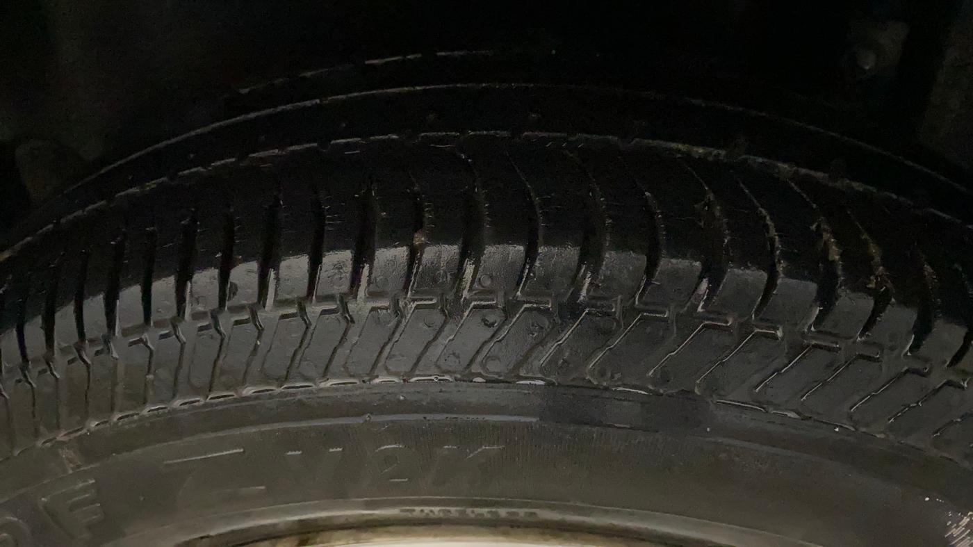 2017 Maruti Swift LXI (O), Petrol, Manual, 52,102 km, Left Rear Tyre Tread