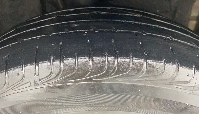 2018 Toyota YARIS V MT, Petrol, Manual, 36,723 km, Right Front Tyre Tread