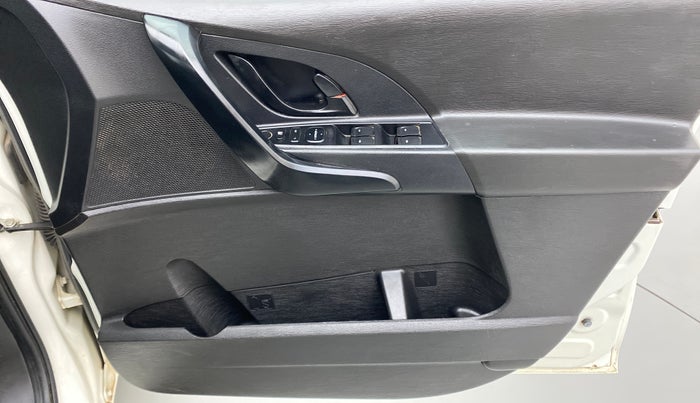 2019 Mahindra XUV500 W3, Diesel, Manual, 74,548 km, Driver Side Door Panels Control