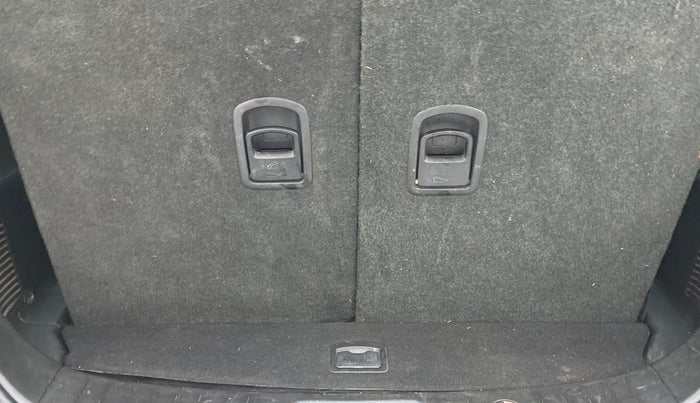 2019 Mahindra XUV500 W3, Diesel, Manual, 74,548 km, Boot Inside