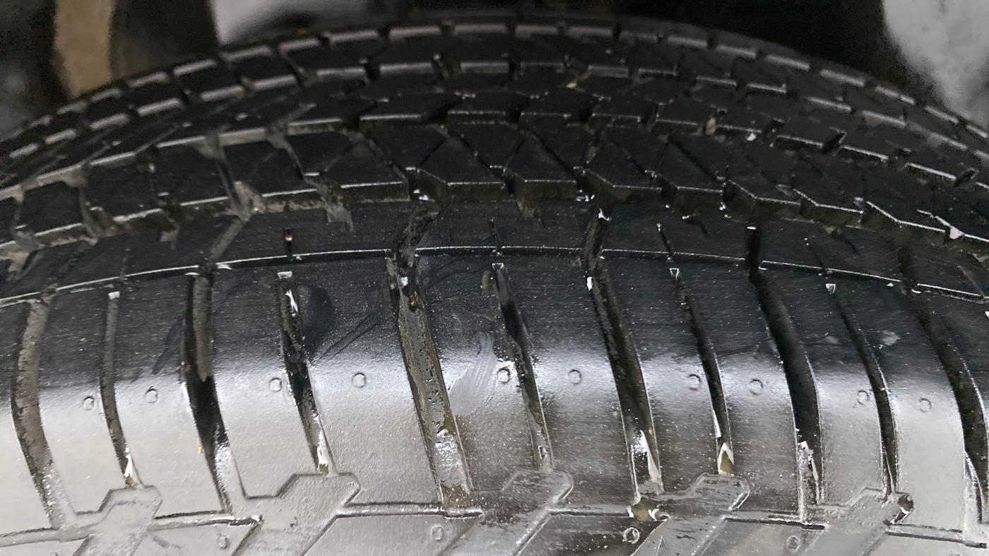 2019 Mahindra XUV500 W3, Diesel, Manual, 74,548 km, Right Rear Tyre Tread