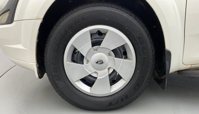 2019 Mahindra XUV500 W3, Diesel, Manual, 74,548 km, Left Front Wheel