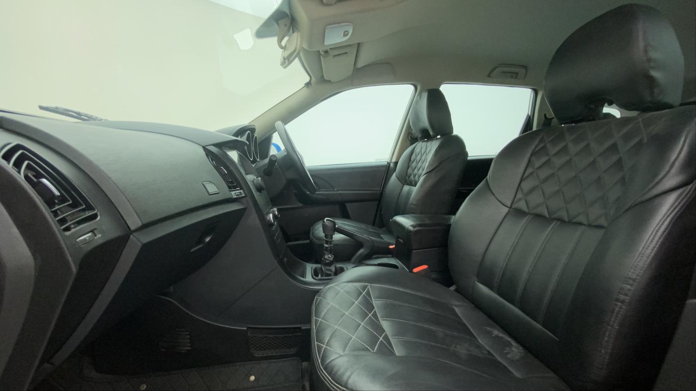 2019 Mahindra XUV500 W3, Diesel, Manual, 74,548 km, Right Side Front Door Cabin