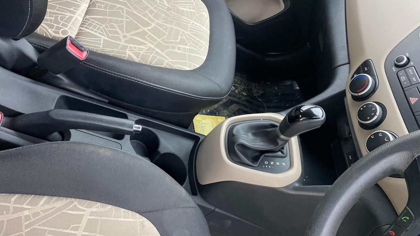 2017 Hyundai Grand i10 SPORTZ (O) AT 1.2 KAPPA VTVT, Petrol, Automatic, 34,422 km, Gear Lever