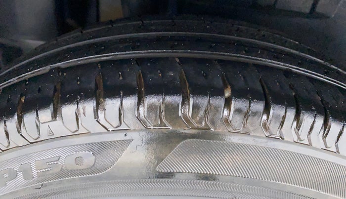 2018 Maruti Dzire VXI, Petrol, Manual, 24,092 km, Right Rear Tyre Tread