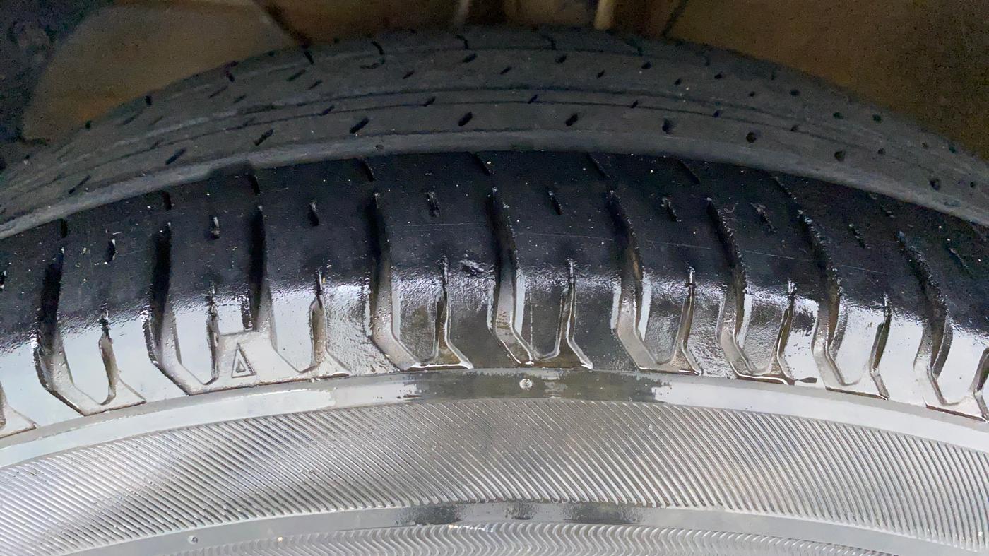 2018 Maruti Dzire VXI, Petrol, Manual, 24,092 km, Left Front Tyre Tread
