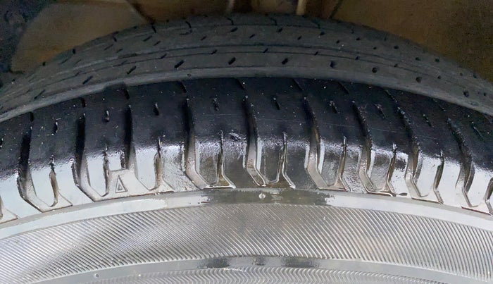 2018 Maruti Dzire VXI, Petrol, Manual, 24,092 km, Left Front Tyre Tread