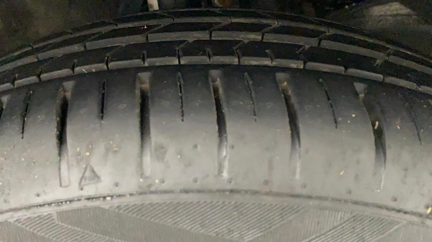 2022 Maruti Baleno ALPHA 1.2 AGS, Petrol, Automatic, 3,102 km, Right Front Tyre Tread