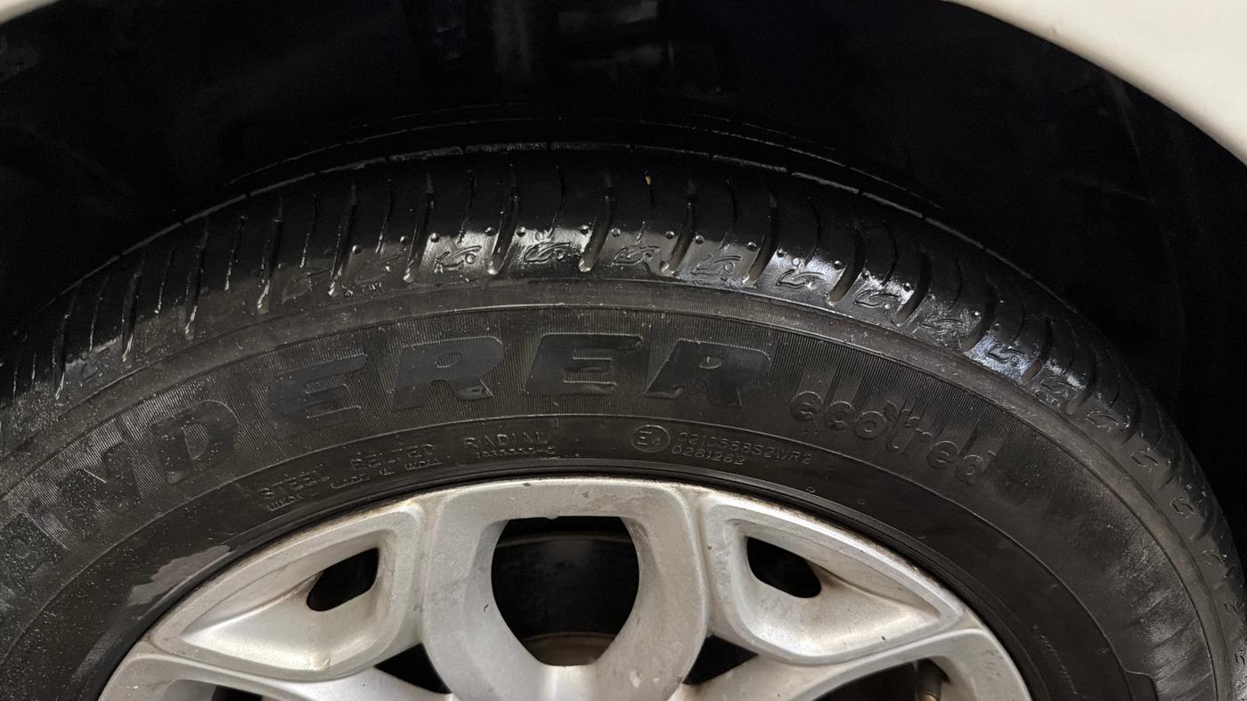 2015 Ford Ecosport TITANIUM 1.5L PETROL, Petrol, Manual, 49,190 km, Left Front Tyre Tread
