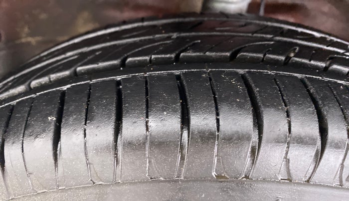 2014 Maruti Wagon R Stingray VXI, Petrol, Manual, 55,671 km, Left Front Tyre Tread