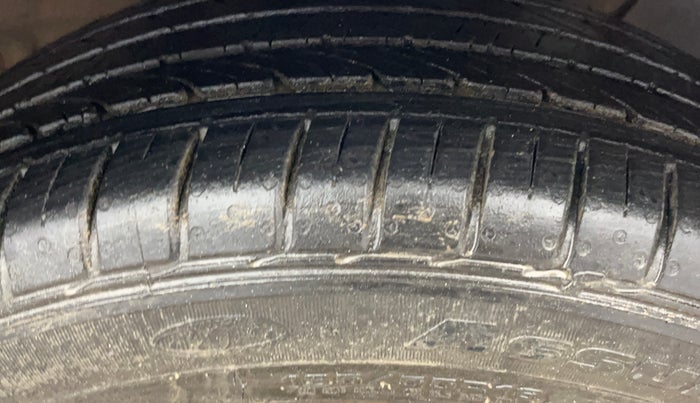 2021 Hyundai Verna S PLUS 1.5 VTVT, Petrol, Manual, 33,753 km, Right Front Tyre Tread