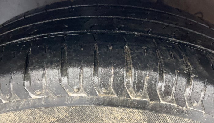 2021 Hyundai Verna S PLUS 1.5 VTVT, Petrol, Manual, 33,753 km, Left Front Tyre Tread