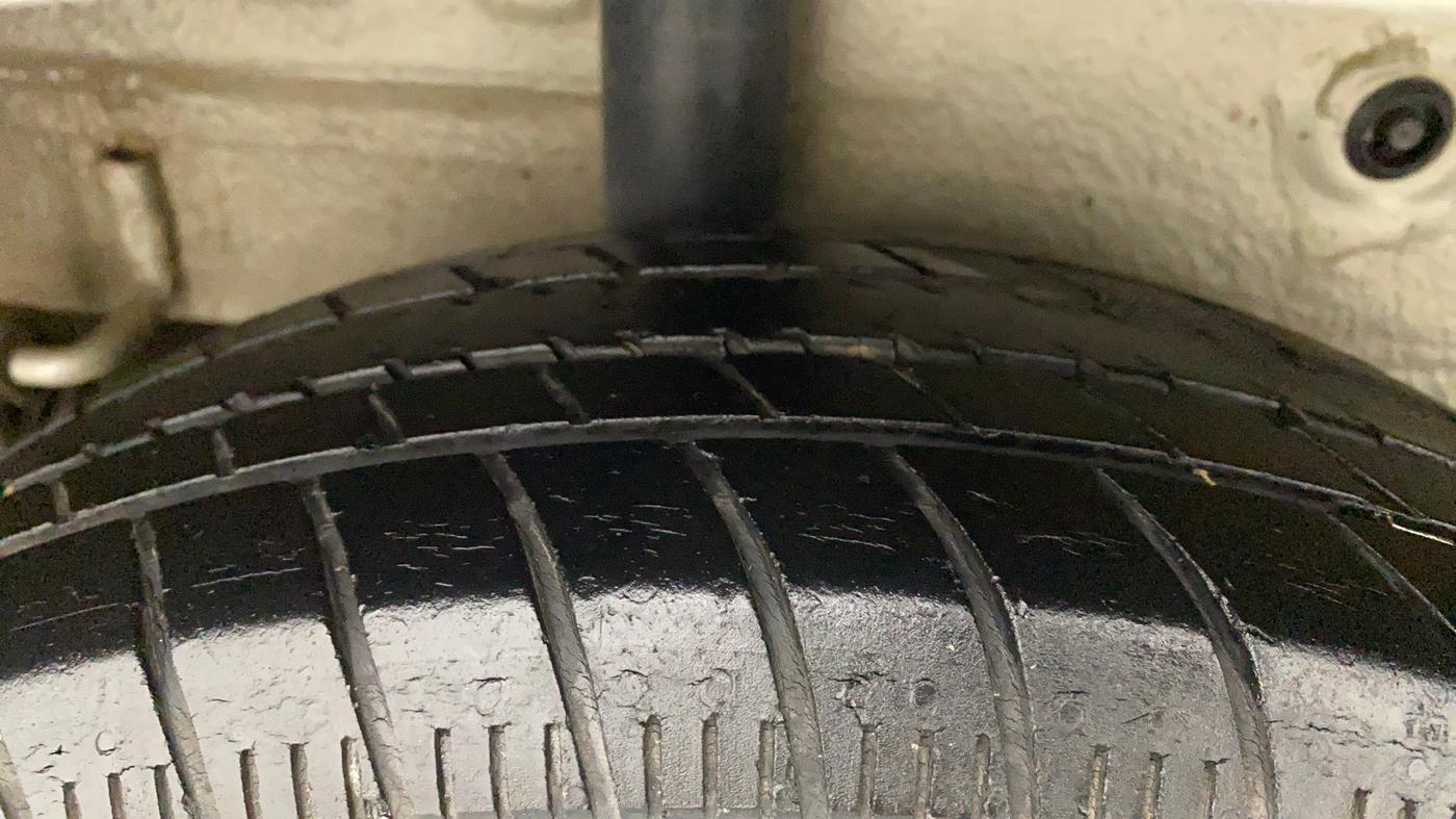 2015 Maruti Celerio ZXI D, Petrol, Manual, 84,223 km, Right Rear Tyre Tread