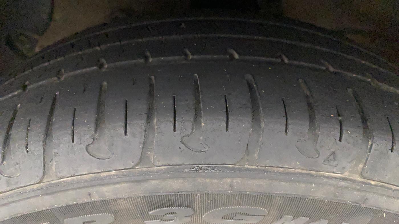 2017 Hyundai Xcent SX 1.2, Petrol, Manual, 33,856 km, Left Front Tyre Tread