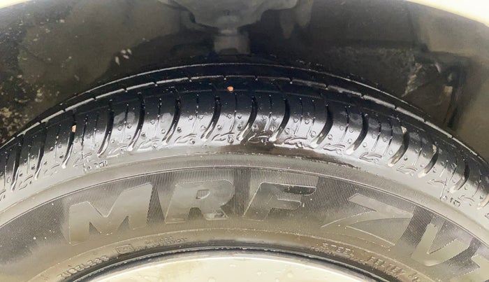 2016 Maruti Celerio VXI AMT, Petrol, Automatic, 44,746 km, Right Front Tyre Tread