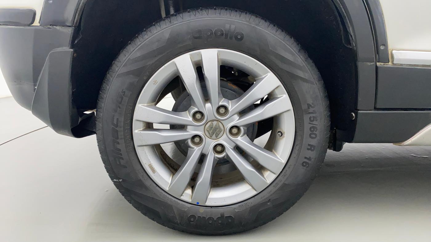 2017 Maruti Vitara Brezza ZDI PLUS, Diesel, Manual, 33,772 km, Right Rear Wheel