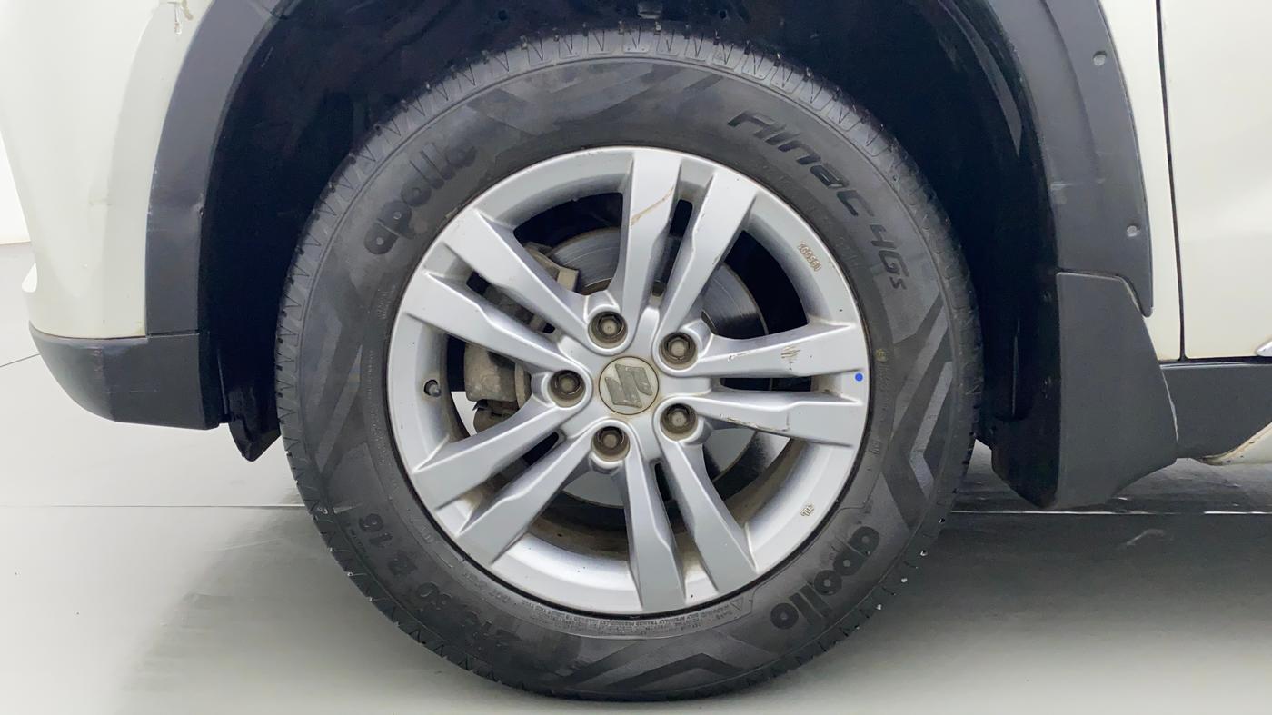 2017 Maruti Vitara Brezza ZDI PLUS, Diesel, Manual, 33,772 km, Left Front Wheel