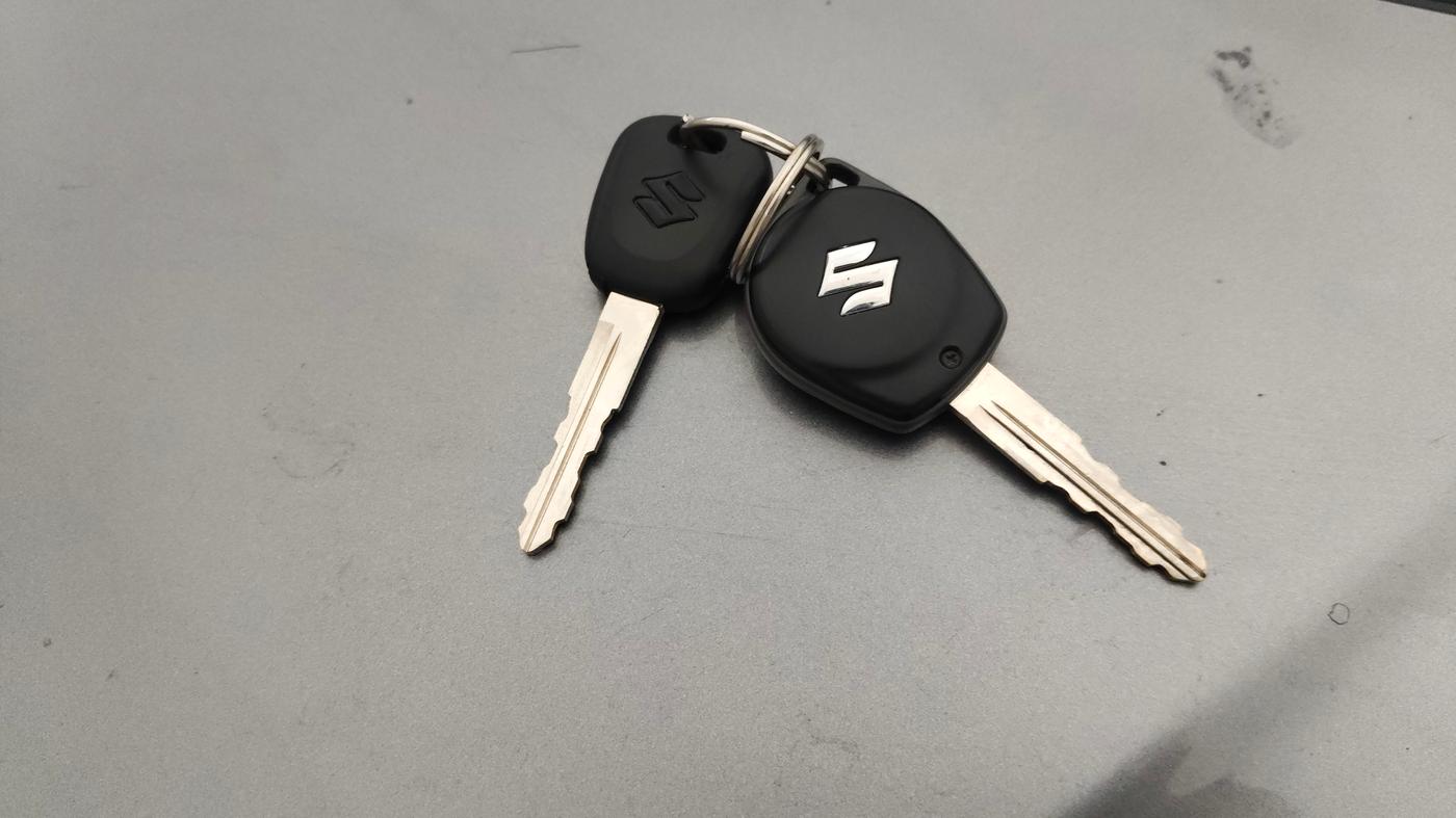 2017 Maruti Wagon R 1.0 VXI+ AMT, Petrol, Automatic, 76,813 km, Key Close Up