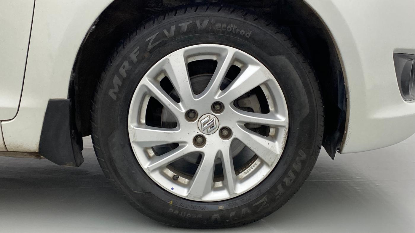 2014 Maruti Swift ZDI, Diesel, Manual, 82,445 km, Right Front Wheel