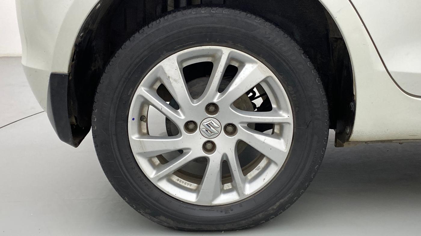 2014 Maruti Swift ZDI, Diesel, Manual, 82,445 km, Right Rear Wheel