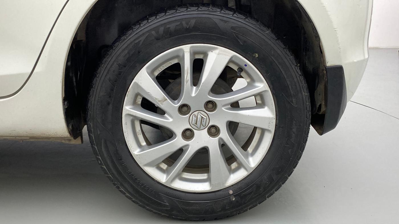 2014 Maruti Swift ZDI, Diesel, Manual, 82,445 km, Left Rear Wheel