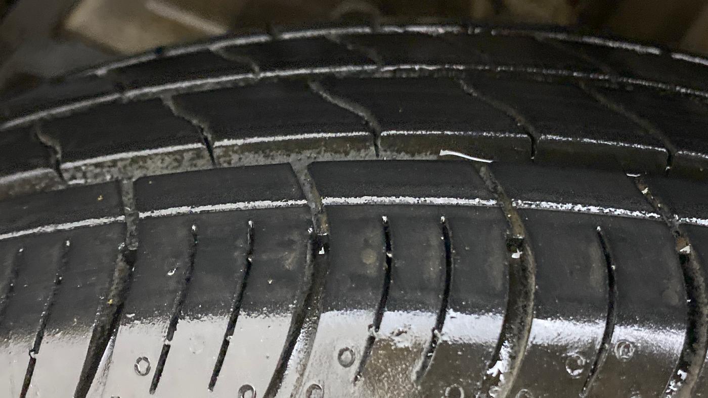 2014 Maruti Swift ZDI, Diesel, Manual, 82,445 km, Left Front Tyre Tread