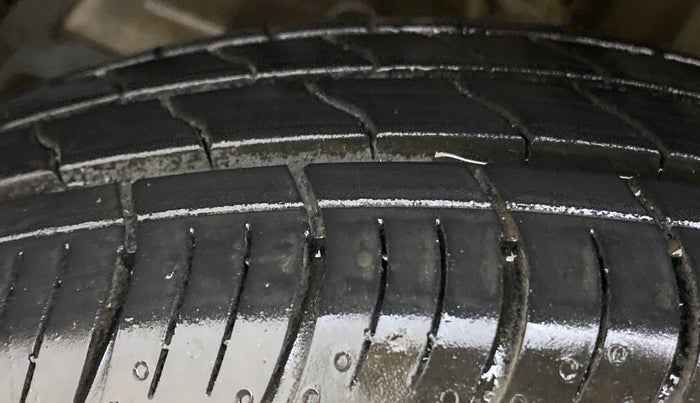 2014 Maruti Swift ZDI, Diesel, Manual, 82,445 km, Left Front Tyre Tread