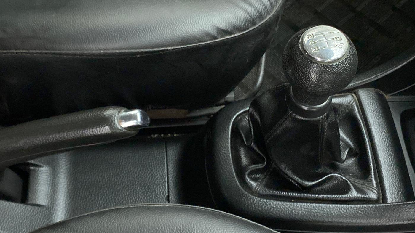 2014 Maruti Swift ZDI, Diesel, Manual, 82,445 km, Gear Lever