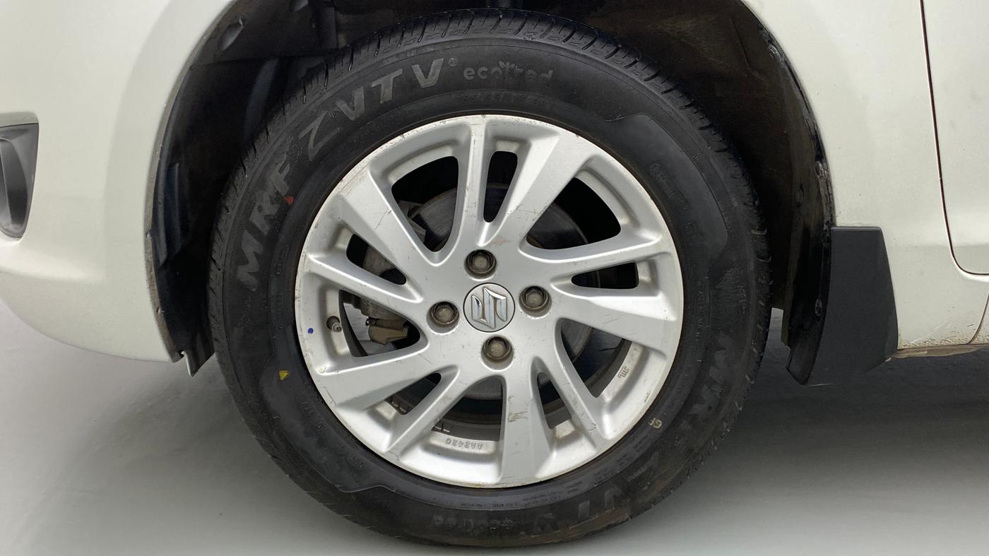 2014 Maruti Swift ZDI, Diesel, Manual, 82,445 km, Left Front Wheel