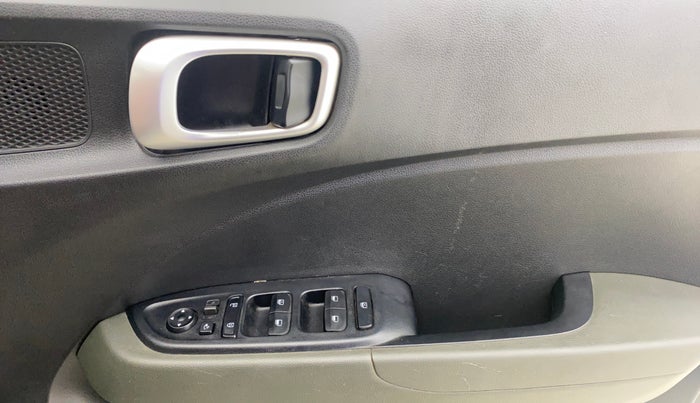 2020 Hyundai VENUE SX 1.0 TURBO IMT, Petrol, Manual, 72,272 km, Driver Side Door Panels Control