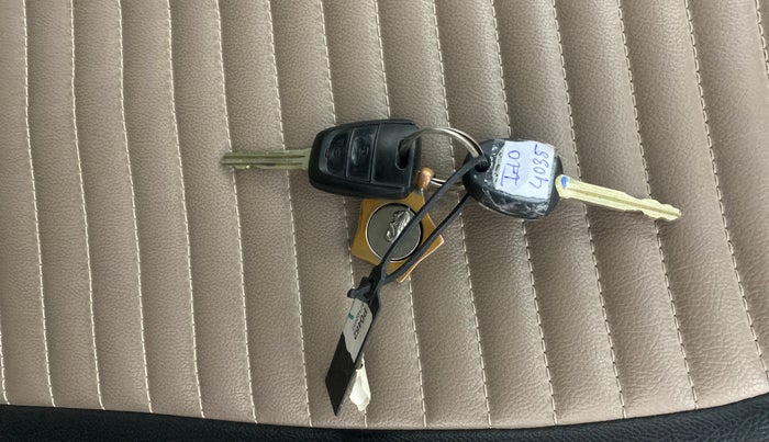 2017 Hyundai Grand i10 SPORTZ (O) AT 1.2 KAPPA VTVT, Petrol, Automatic, 18,513 km, Key Close Up