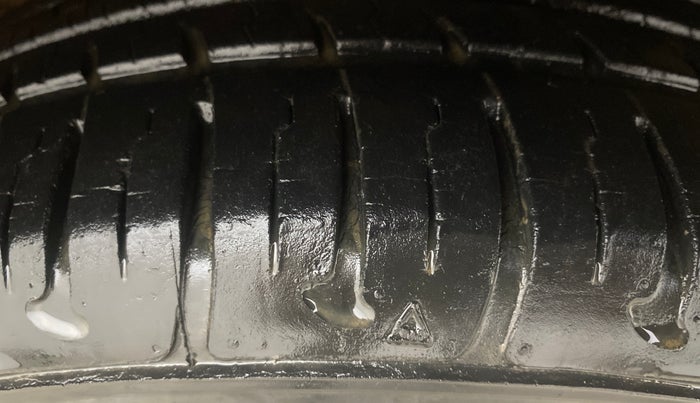 2017 Hyundai Grand i10 SPORTZ (O) AT 1.2 KAPPA VTVT, Petrol, Automatic, 18,513 km, Right Front Tyre Tread