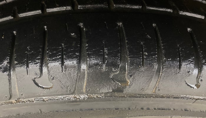 2017 Hyundai Grand i10 SPORTZ (O) AT 1.2 KAPPA VTVT, Petrol, Automatic, 18,513 km, Right Rear Tyre Tread