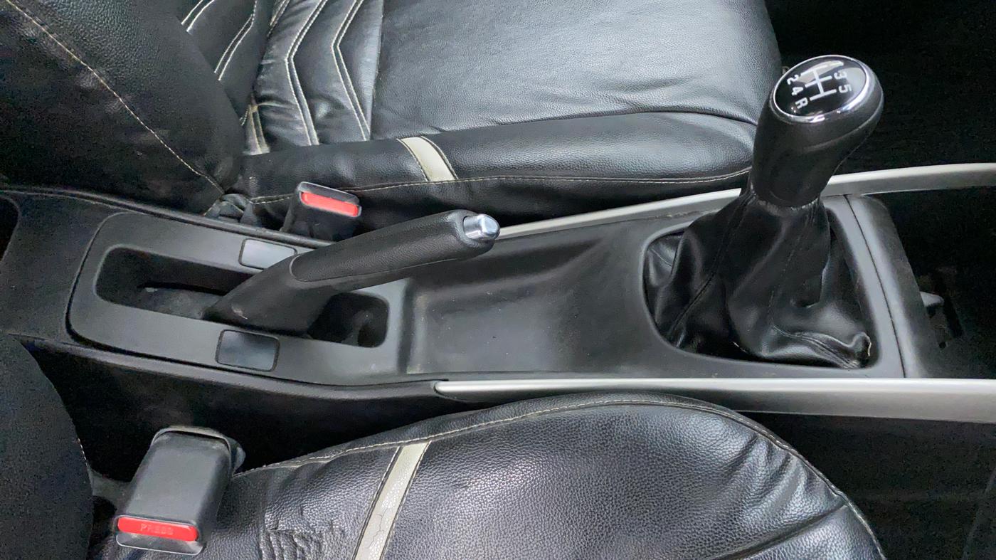 2016 Maruti Baleno DELTA PETROL 1.2, CNG, Manual, 97,201 km, Gear Lever