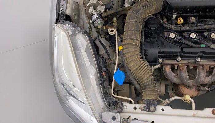 2016 Maruti Baleno DELTA PETROL 1.2, CNG, Manual, 97,201 km, Right headlight - Clamp has minor damage
