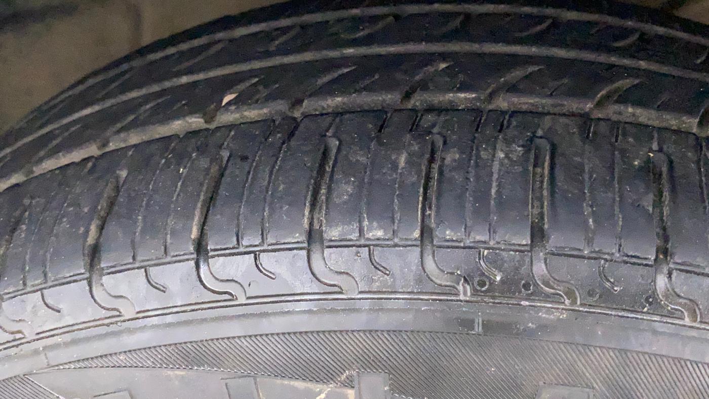 2016 Maruti Baleno DELTA PETROL 1.2, CNG, Manual, 97,201 km, Right Front Tyre Tread