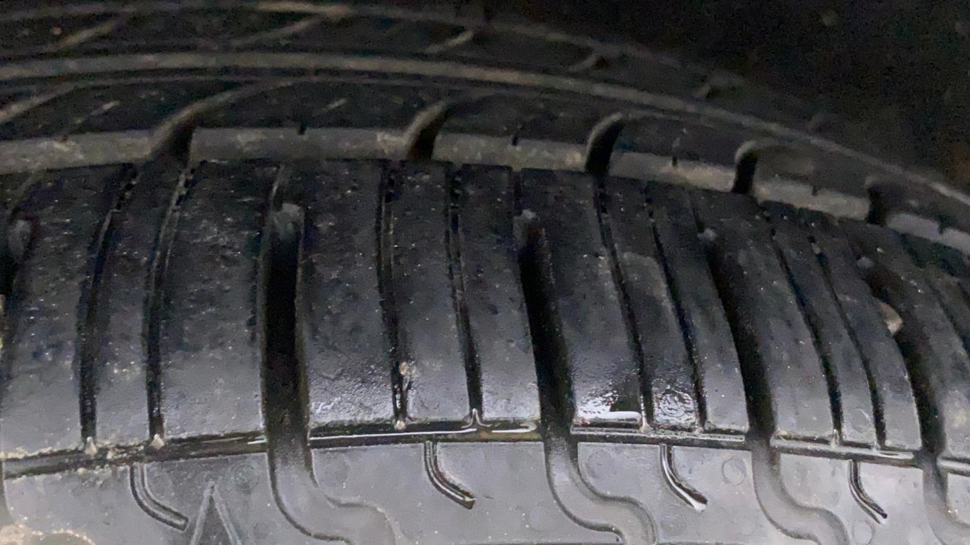 2016 Maruti Baleno DELTA PETROL 1.2, CNG, Manual, 97,201 km, Right Rear Tyre Tread
