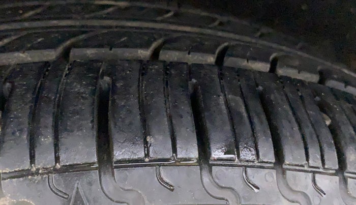 2016 Maruti Baleno DELTA PETROL 1.2, CNG, Manual, 97,201 km, Right Rear Tyre Tread