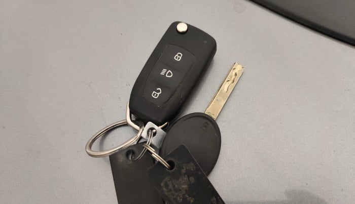 2019 Tata Tiago XZ PETROL, CNG, Manual, 28,177 km, Key Close Up
