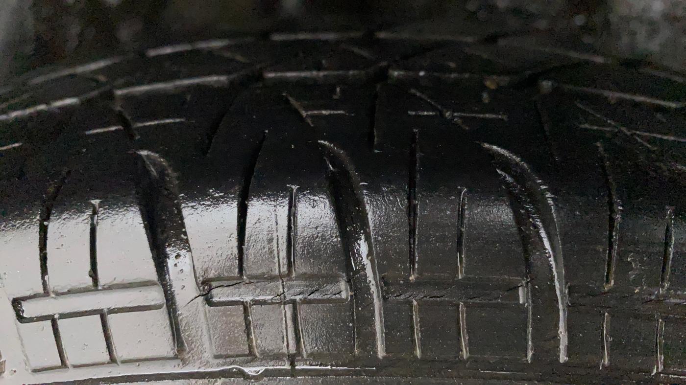 2013 Maruti Ritz VXI, Petrol, Manual, 51,250 km, Right Rear Tyre Tread