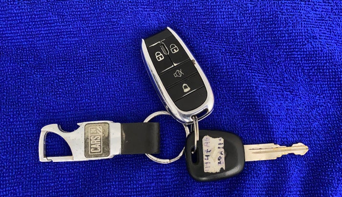 2018 Maruti Alto K10 LXI CNG, CNG, Manual, 54,239 km, Key Close Up