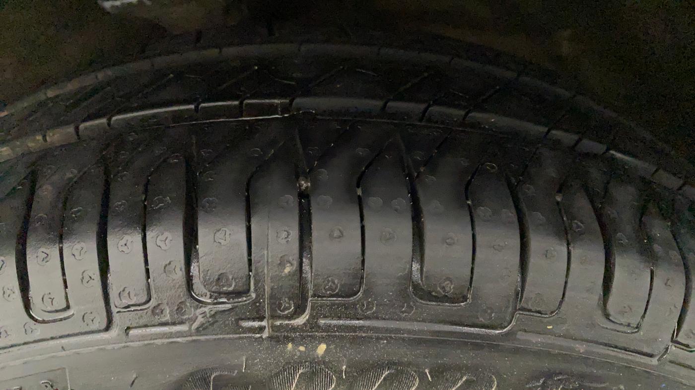 2018 Maruti Alto K10 LXI CNG, CNG, Manual, 54,239 km, Left Front Tyre Tread